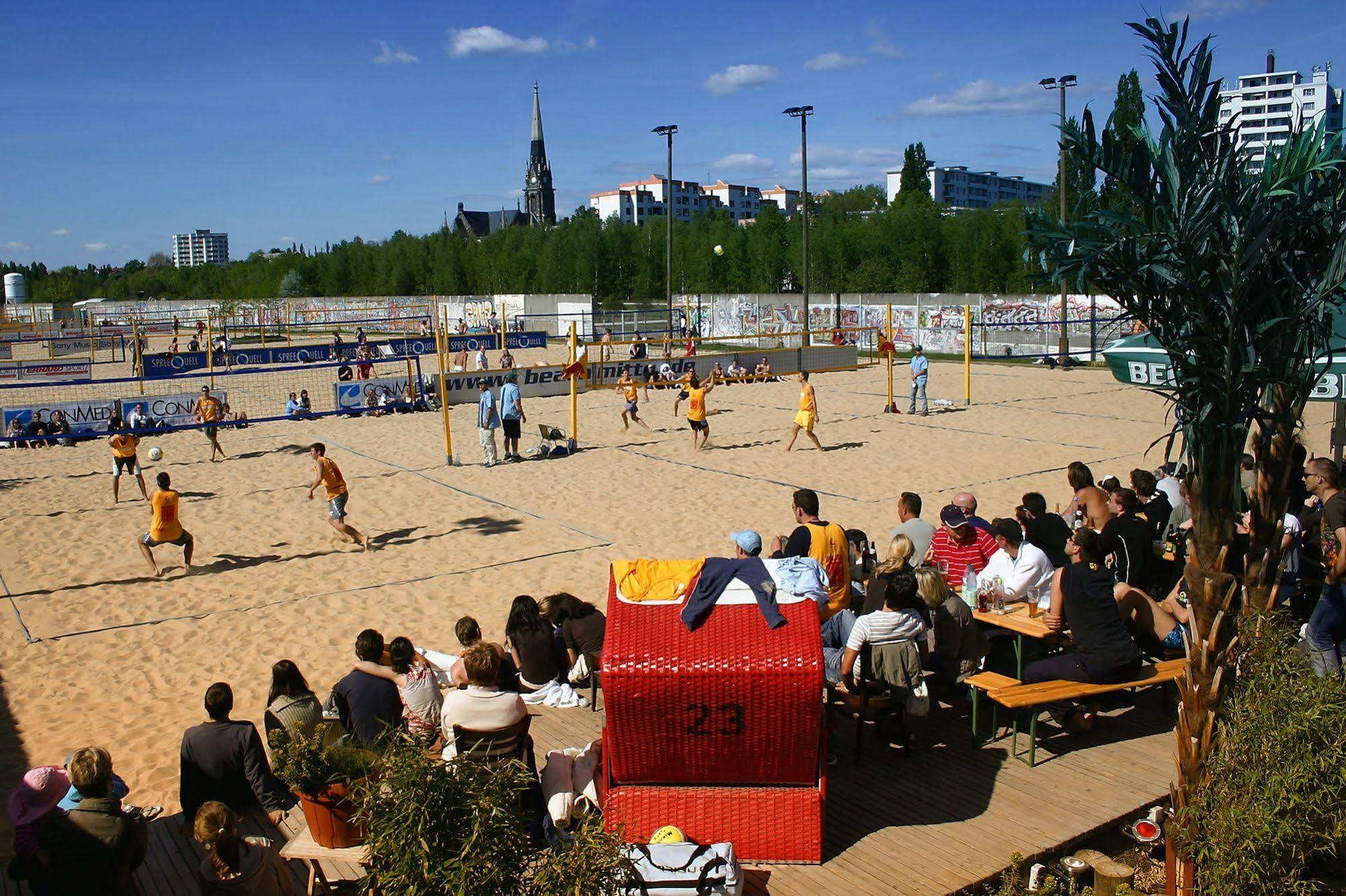 Cube Lodges Berlin Mitte Bagian luar foto