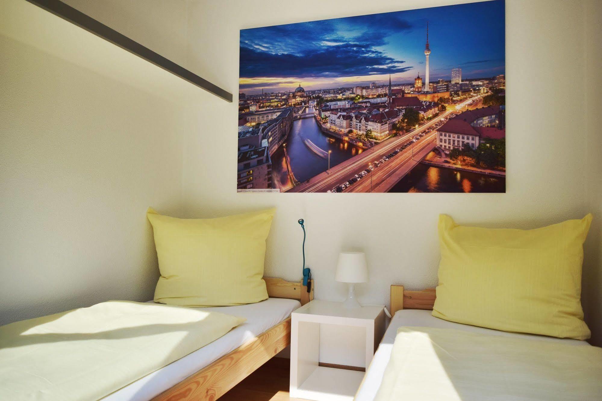 Cube Lodges Berlin Mitte Bagian luar foto